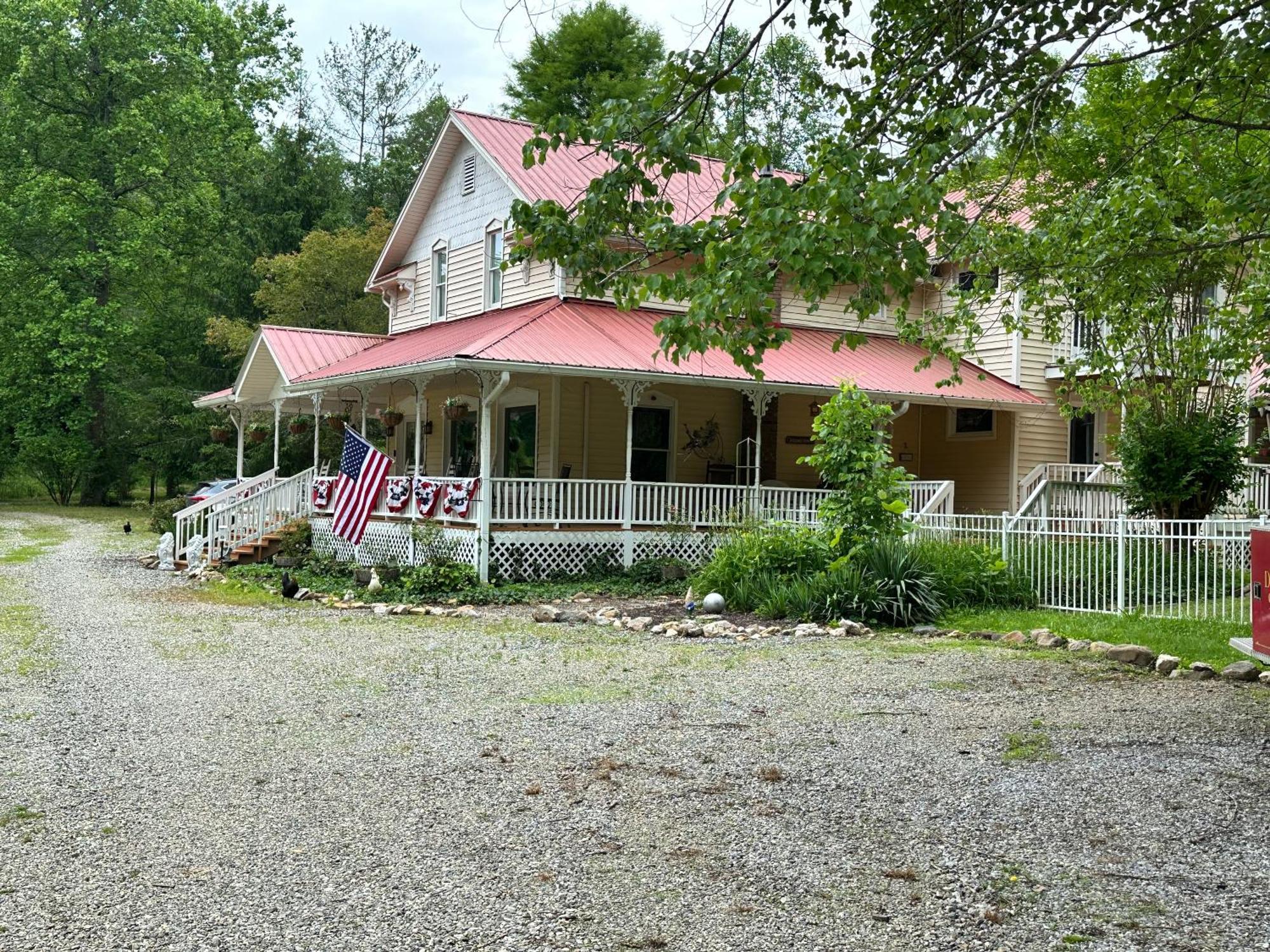 Misty Mountain Inn Blairsville Exterior photo