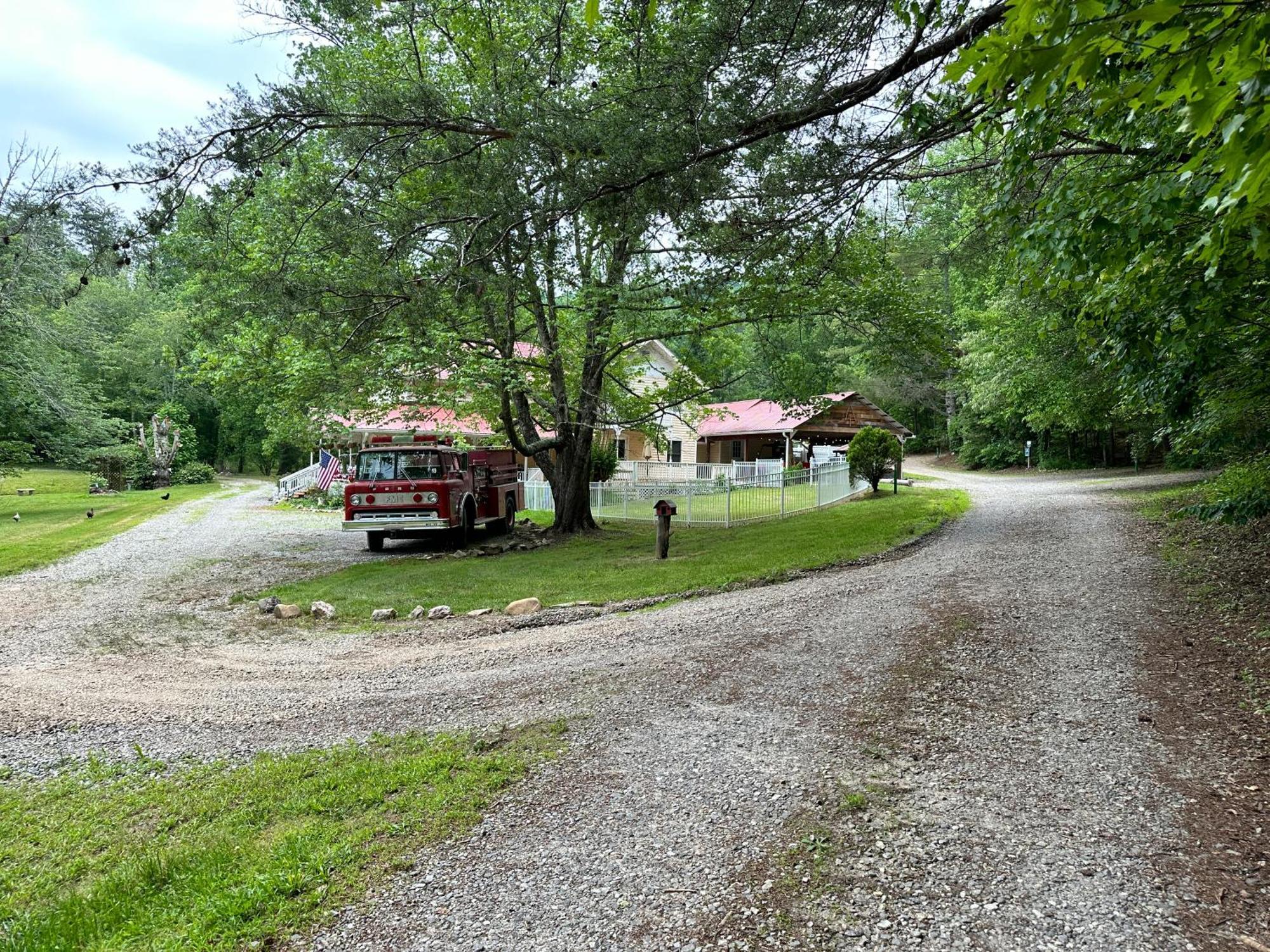 Misty Mountain Inn Blairsville Exterior photo